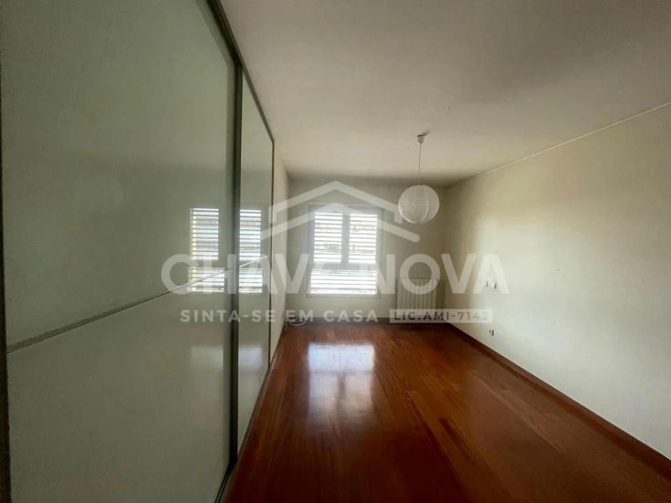Apartamento T4 para Venda em Ramalde Foto 8