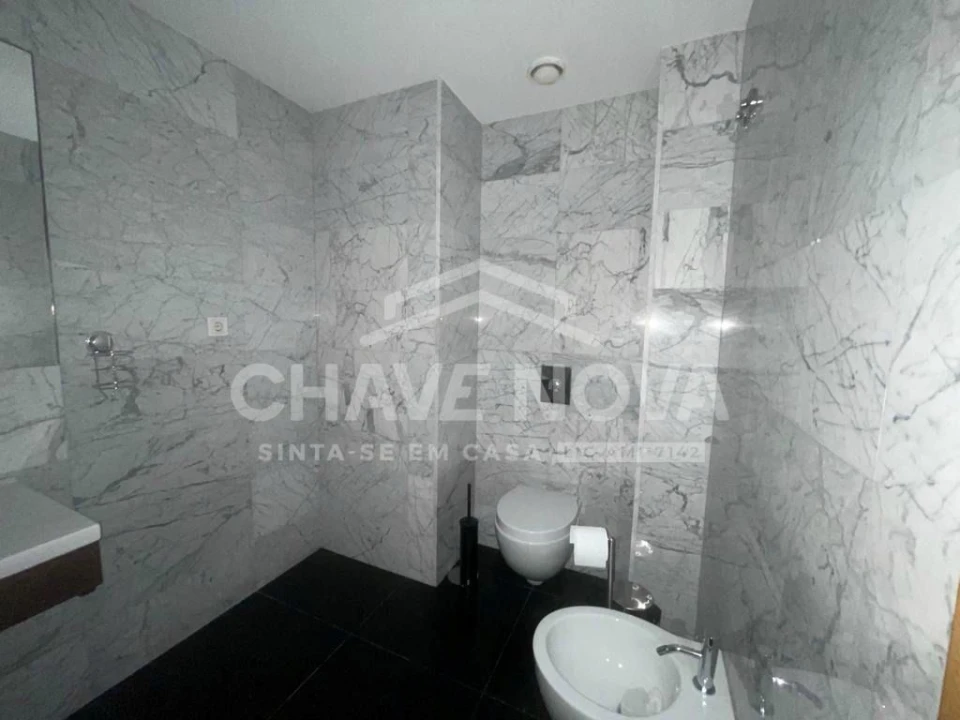 Apartamento T4 para Venda em Ramalde Foto 13