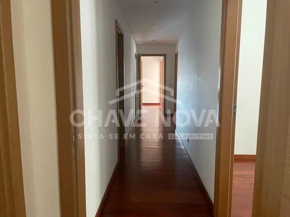 Apartamento T4 para Venda em Ramalde Foto 17