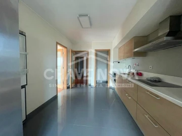 Apartamento T4 para Venda em Ramalde