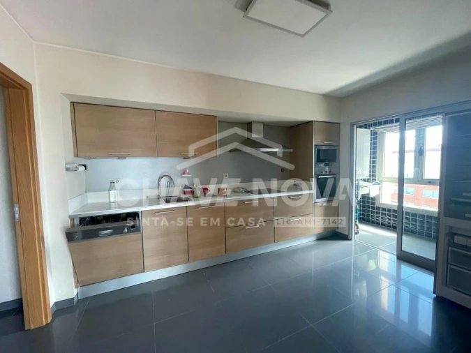 Apartamento T4 para Venda em Ramalde Foto 5