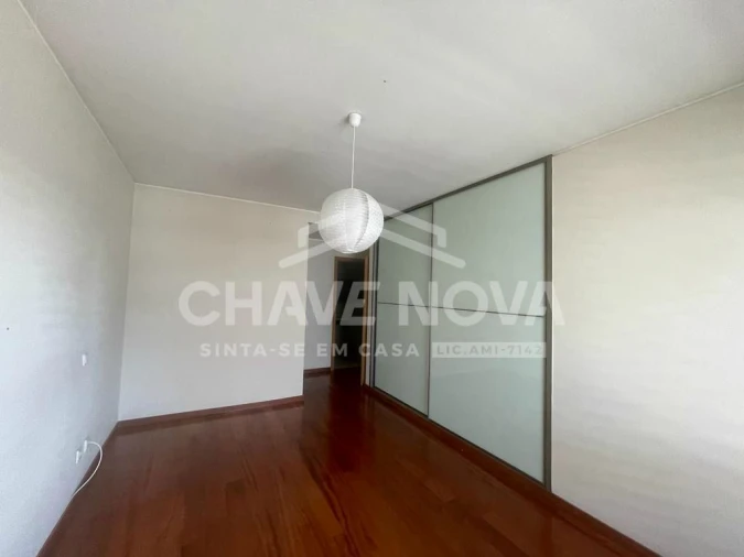Apartamento T4 para Venda em Ramalde Foto 7