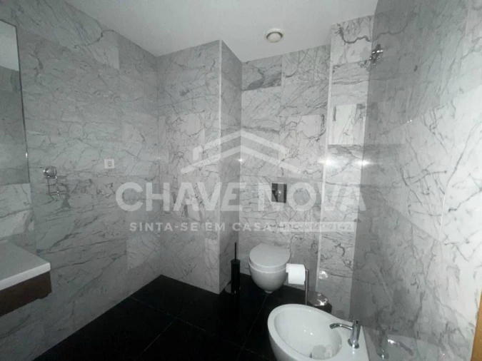 Apartamento T4 para Venda em Ramalde Foto 13