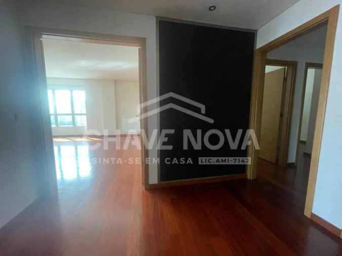 Apartamento T4 para Venda em Ramalde Foto 15