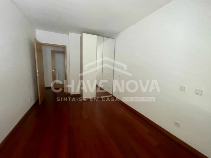 Apartamento T4 para Venda em Ramalde Foto 19