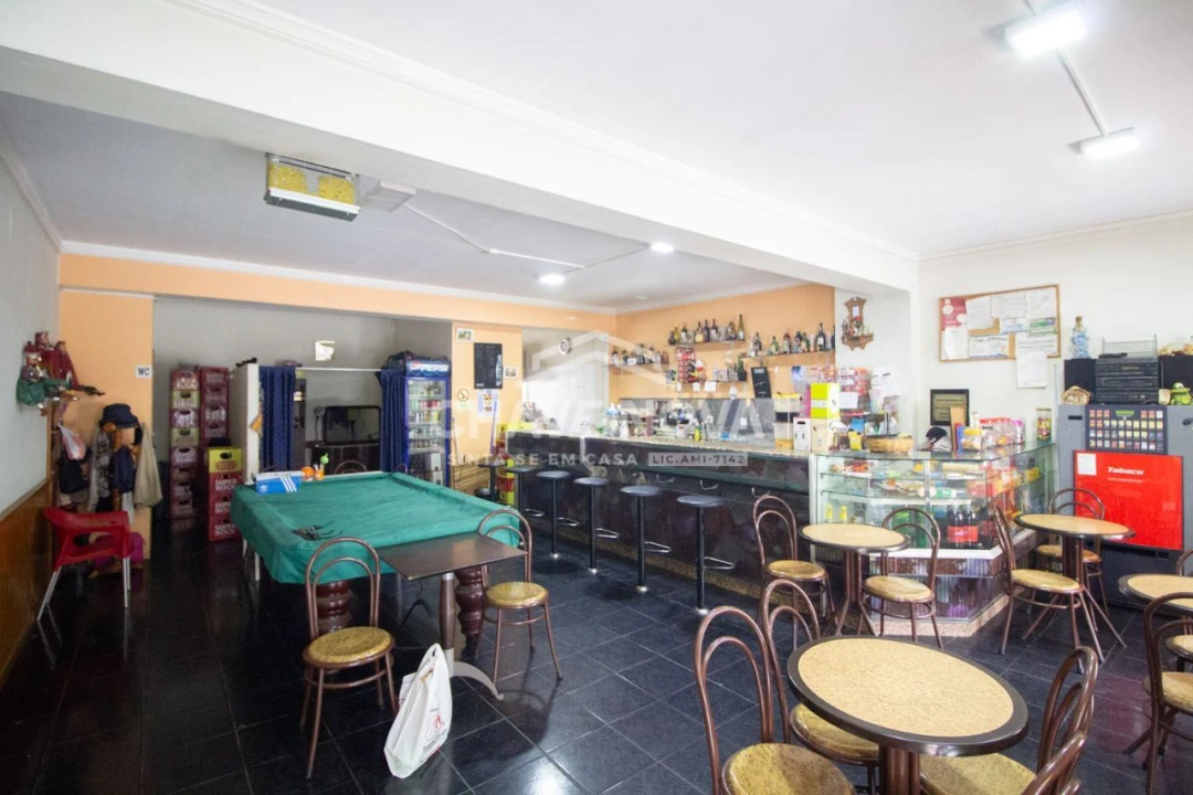 Loja para Trespasse em Oliveira do Douro Foto 1