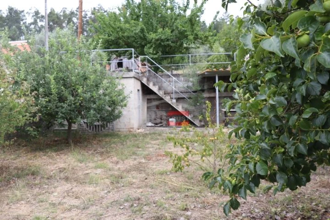 Terreno Misto para Venda em Caxarias Foto 6