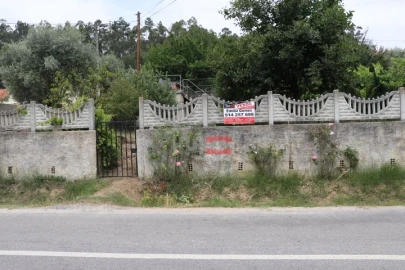 Terreno Misto para Venda em Caxarias