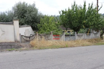 Terreno Misto para Venda em Caxarias