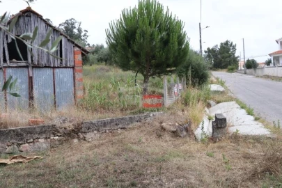 Terreno Misto para Venda em Caxarias