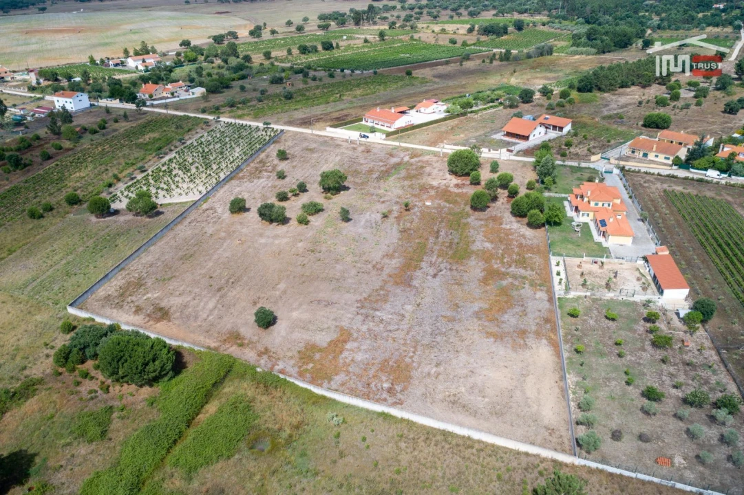 Terreno Misto para Venda em Vale de Santarem Foto 16