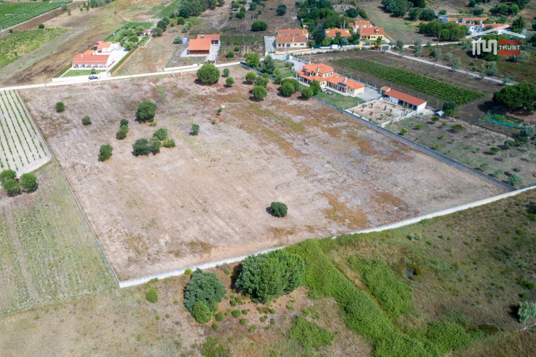 Terreno Misto para Venda em Vale de Santarem Foto 17