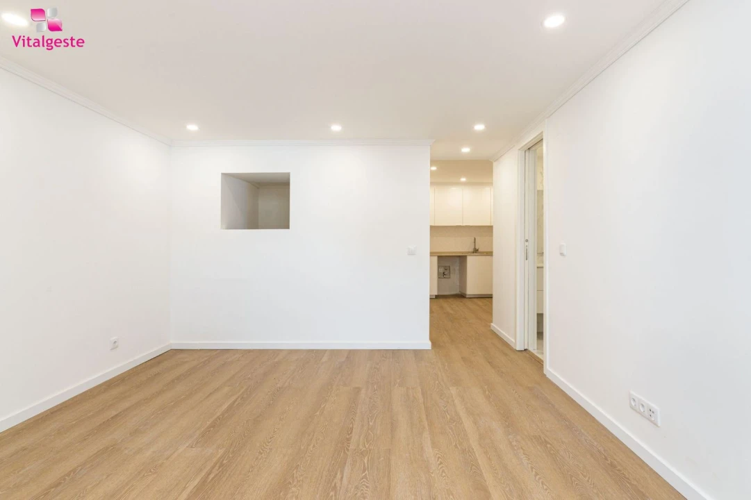 Apartamento T2 para Venda em Vialonga Foto 3