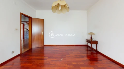 Moradia T4 para Venda em Aguiar da Beira e Coruche