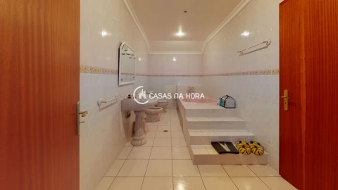 Moradia T4 para Venda em Aguiar da Beira e Coruche