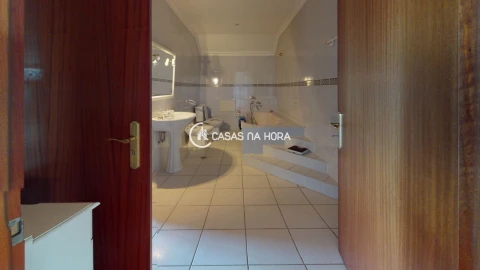 Moradia T4 para Venda em Aguiar da Beira e Coruche