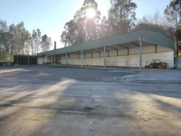 Armazém para Arrendamento em Fiães
