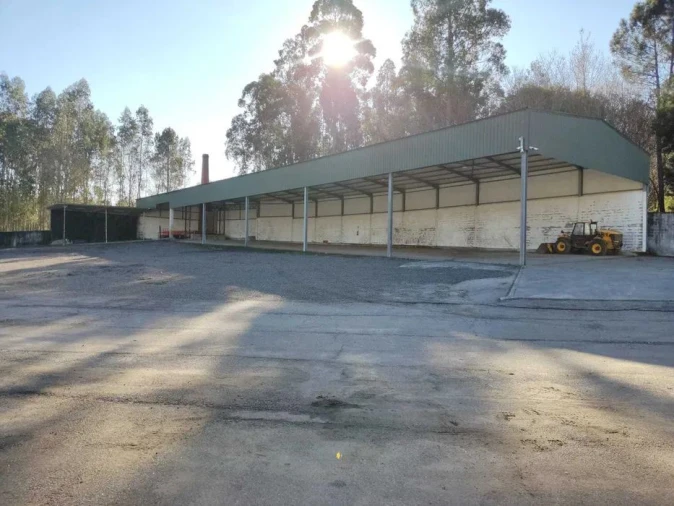Armazém para Arrendamento em Fiães