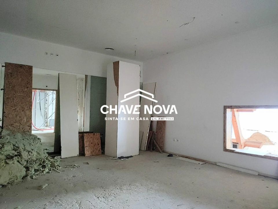 Loja para Arrendamento em Santa Maria da Feira, Travanca, Sanfins e Espargo Foto 4