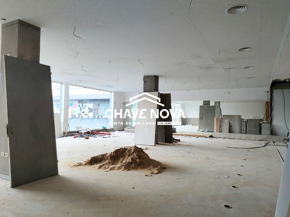 Loja para Arrendamento em Santa Maria da Feira, Travanca, Sanfins e Espargo Foto 5