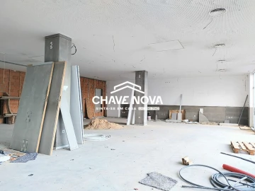 Loja para Arrendamento em Santa Maria da Feira, Travanca, Sanfins e Espargo