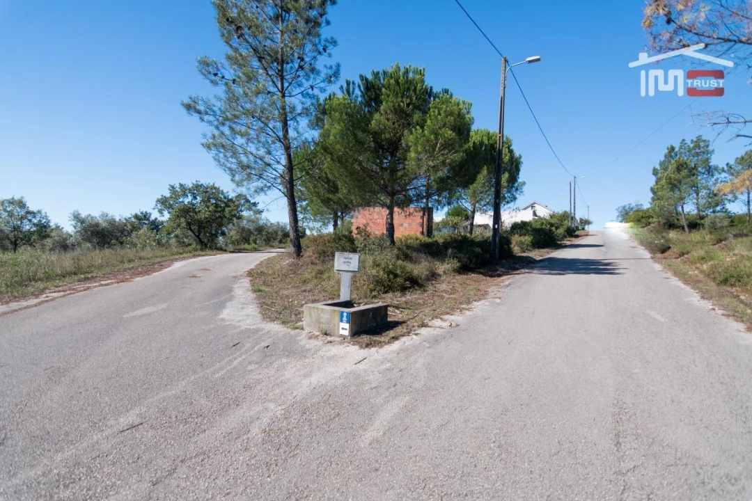 Terreno P/ Prédio para Venda em Seiça Foto 1