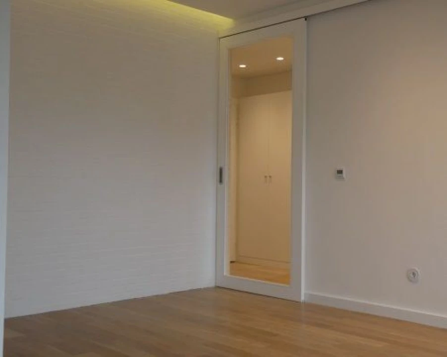 Apartamento T3 para Venda em Cedofeita, Santo Ildefonso, Sé, Miragaia, São Nicolau e Vitória Foto 3