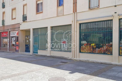 Loja para Arrendamento em Vialonga