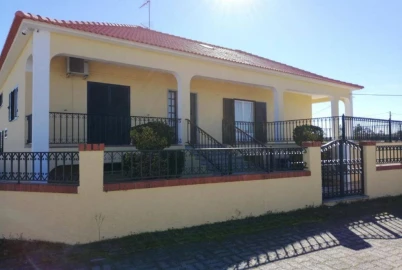 Moradia T6 para Venda em Benquerenças