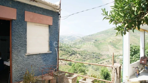 Moradia T2 para Venda em Nogueira e Ermida