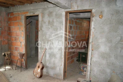 Moradia T2 para Venda em Nogueira e Ermida