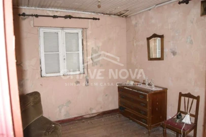 Moradia T2 para Venda em Nogueira e Ermida