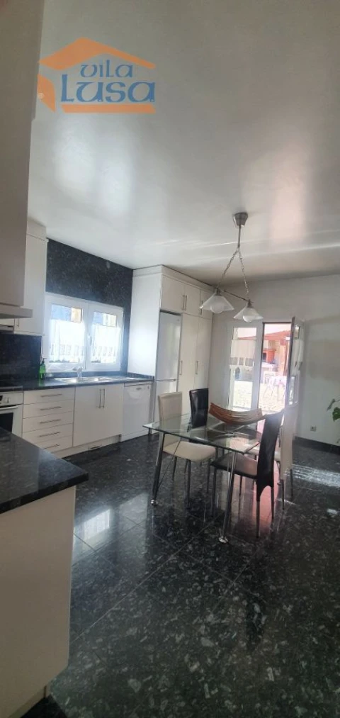 Moradia T6 para Venda em Parada do Bispo e Valdigem