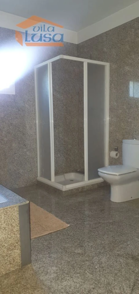 Moradia T6 para Venda em Parada do Bispo e Valdigem