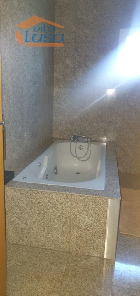 Moradia T6 para Venda em Parada do Bispo e Valdigem