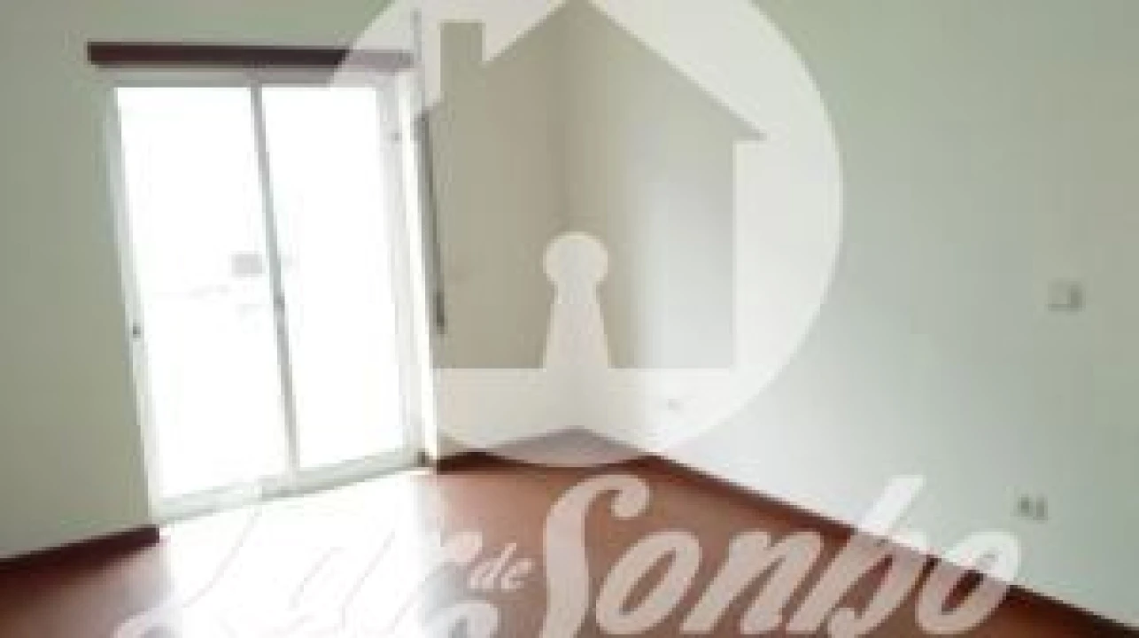 Apartamento T3 para Venda em Poiares (Santo Andre) Foto 4