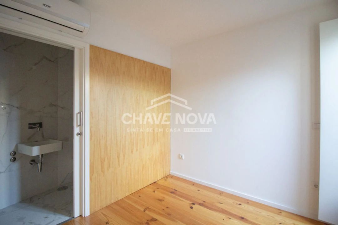 Apartamento T2 para Venda em Cedofeita, Santo Ildefonso, Sé, Miragaia, São Nicolau e Vitória Foto 9