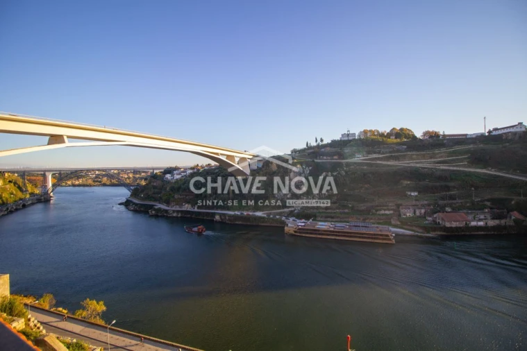 Apartamento T2 para Venda em Cedofeita, Santo Ildefonso, Sé, Miragaia, São Nicolau e Vitória Foto 4