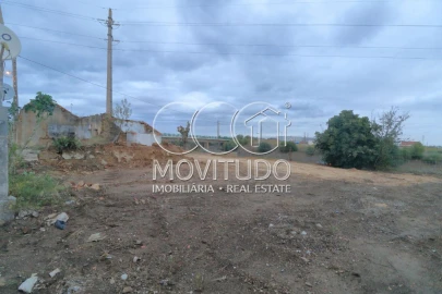 Terreno para Venda em Carregado e Cadafais