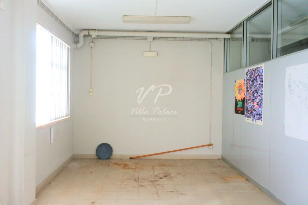 Loja para Venda em Santo António dos Cavaleiros e Frielas Foto 3