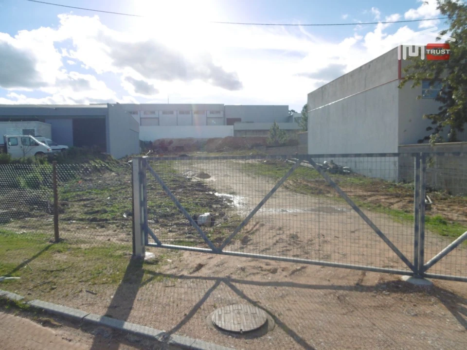 Terreno Comércio / Armazém para Arrendamento em Seiça Foto 2