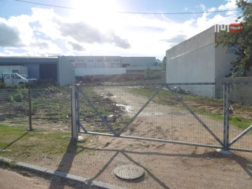 Terreno Comércio / Armazém para Arrendamento em Seiça