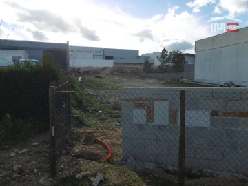 Terreno Comércio / Armazém para Arrendamento em Seiça