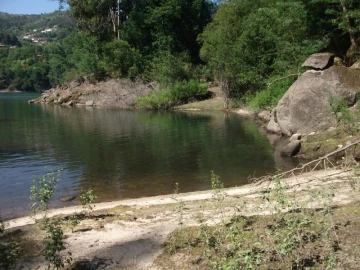 Terreno para Venda em Parada do Bouro