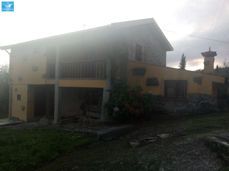 Moradia T4 para Venda em Fonte Arcada e Oliveira Foto 2