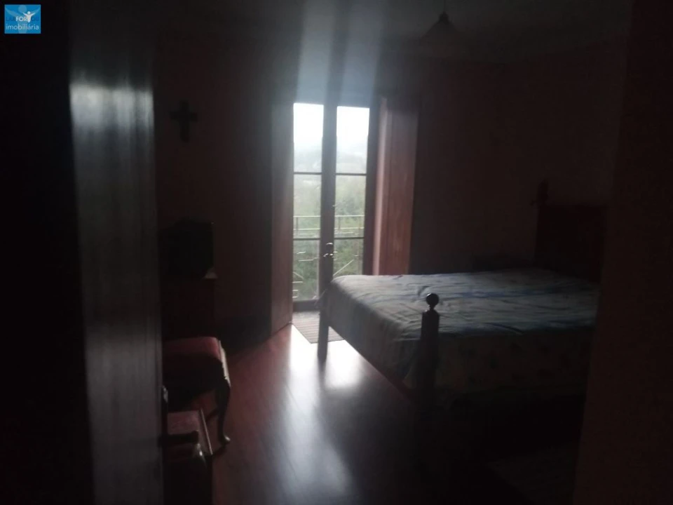 Moradia T4 para Venda em Fonte Arcada e Oliveira Foto 15