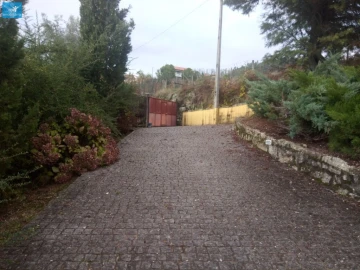 Moradia T4 para Venda em Fonte Arcada e Oliveira