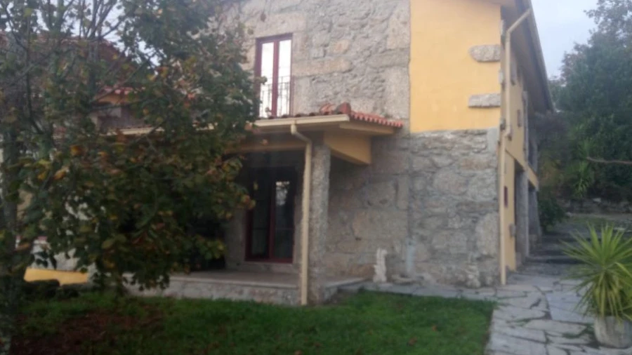 Moradia T4 para Venda em Fonte Arcada e Oliveira
