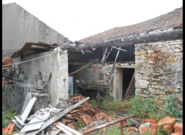 Moradia T6 para Venda em Nossa Senhora das Misericordias