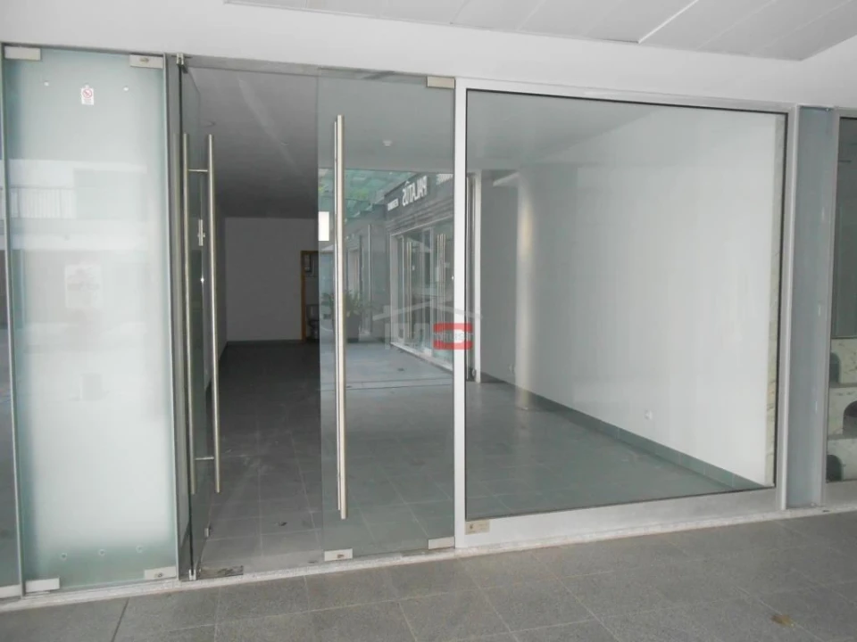 Loja para Arrendamento em Fatima Foto 1